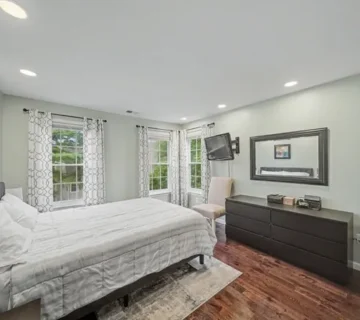 Primary bedroom at 3 Juniper Ct #125, Clifton NJ