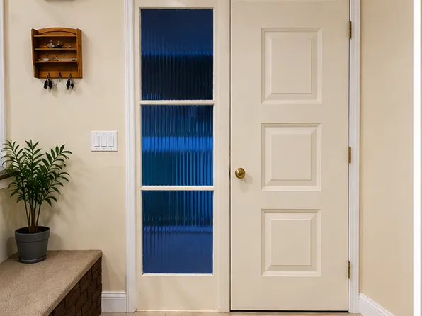 Entryway at 65 Daniels Dr, Clifton NJ