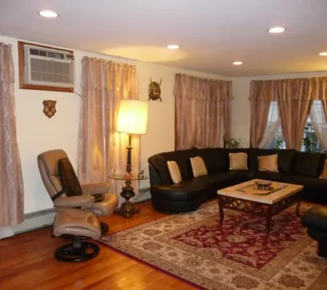 Living room at 23 Parkview Ter, Clifton NJ