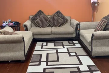 Living room at 65 Daniels Dr, Clifton NJ