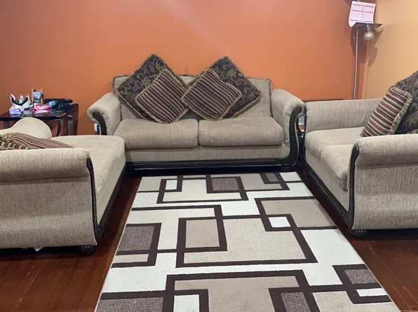Living room at 65 Daniels Dr, Clifton NJ